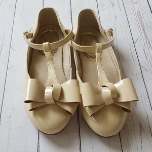 Joyfolie Arianna in vanilla sandals, size 3 youth